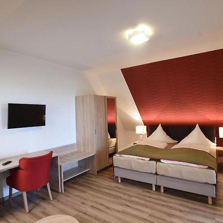 Hotel Neue Hoehe Klingenberg Экстерьер фото