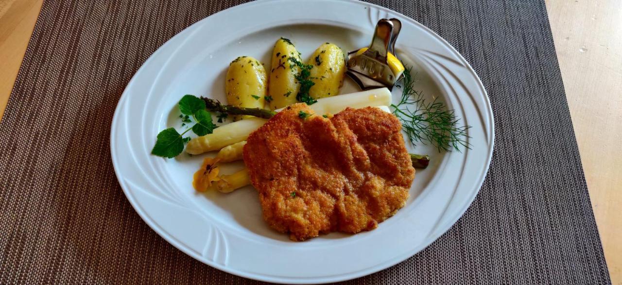 Hotel Neue Hoehe Klingenberg Экстерьер фото