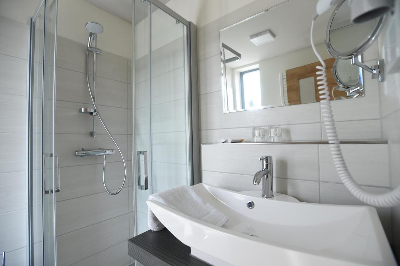 Hotel Neue Hoehe Klingenberg Экстерьер фото