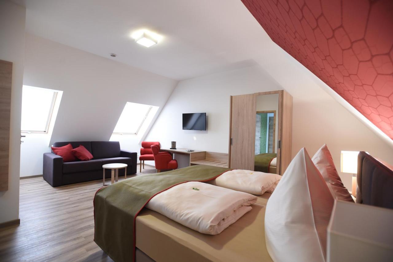Hotel Neue Hoehe Klingenberg Экстерьер фото