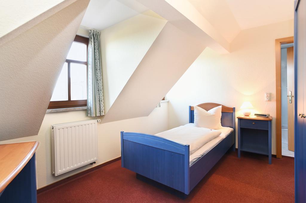 Hotel Neue Hoehe Klingenberg Экстерьер фото