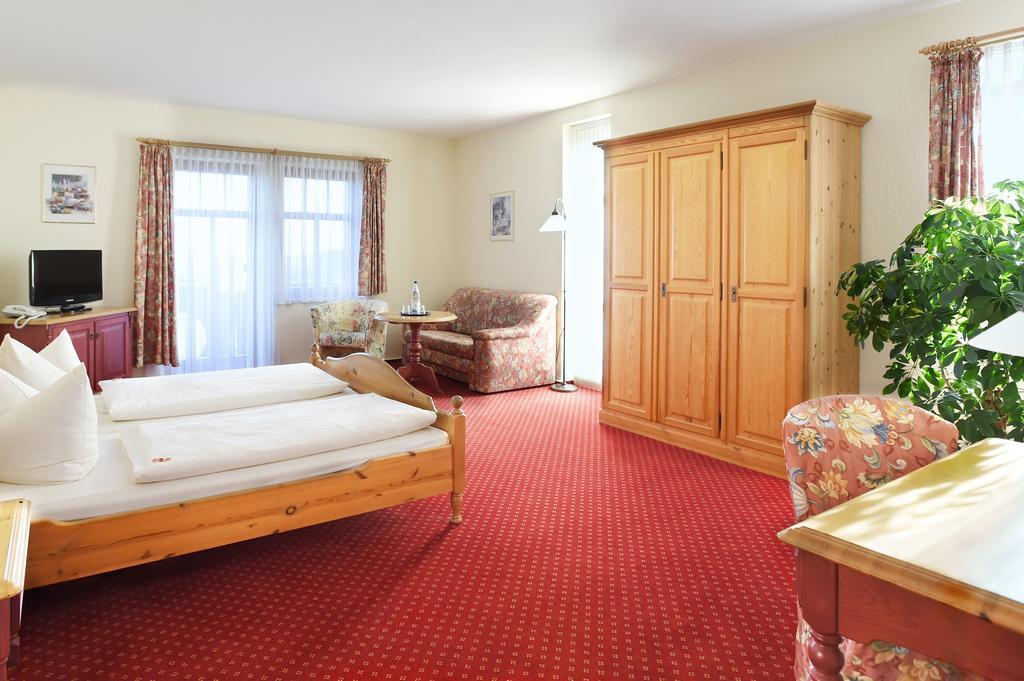 Hotel Neue Hoehe Klingenberg Экстерьер фото